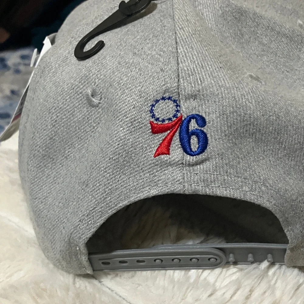 Philadelphia 76ers Snapback Cap - Gray & Royal Blue